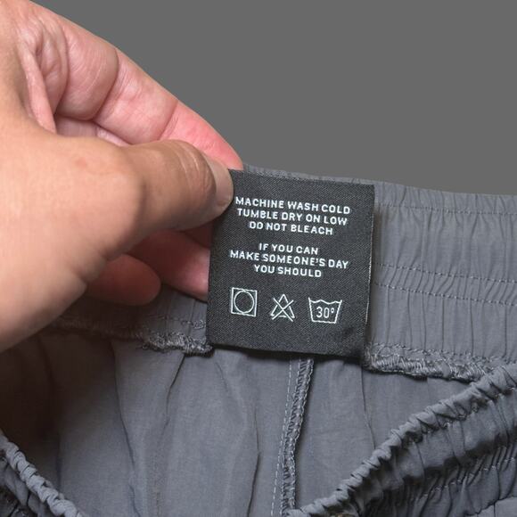 Pythia Tech Cargo Dark Gray Charcoal Mens Shorts Size M EUC - Picture 6 of 9